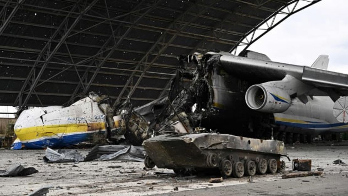 El AN-225 sufrió importantes daños durante la batalla por el aeródromo de Hostomel, cerca de Kyiv.