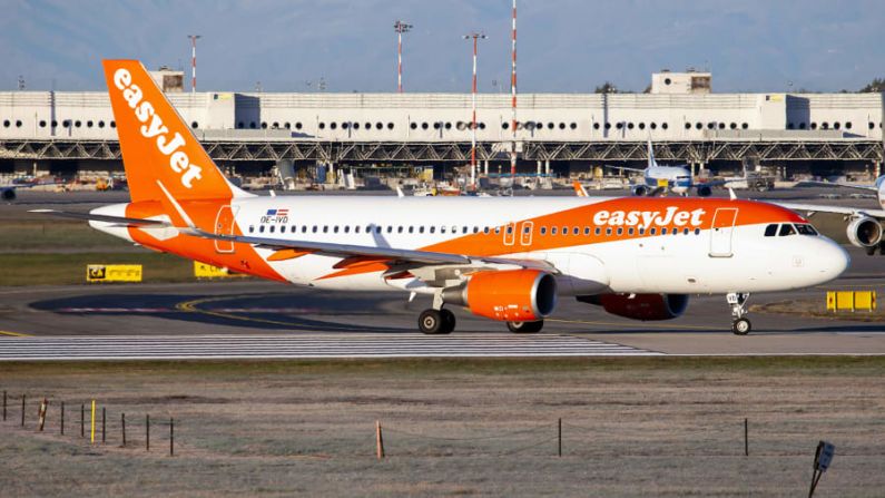 EasyJet está cancelando docenas de vuelos por día en Reino Unido.