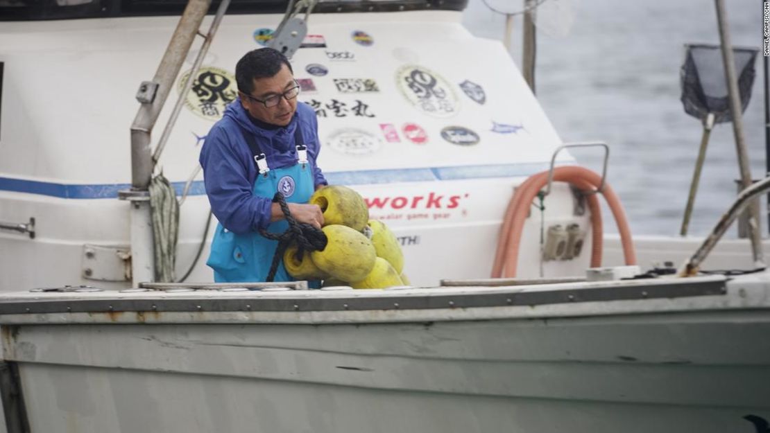 El pescador japonés Kazushi Kinjo dice que regularmente se encuentra con buques chinos en aguas cerca de las disputadas islas.