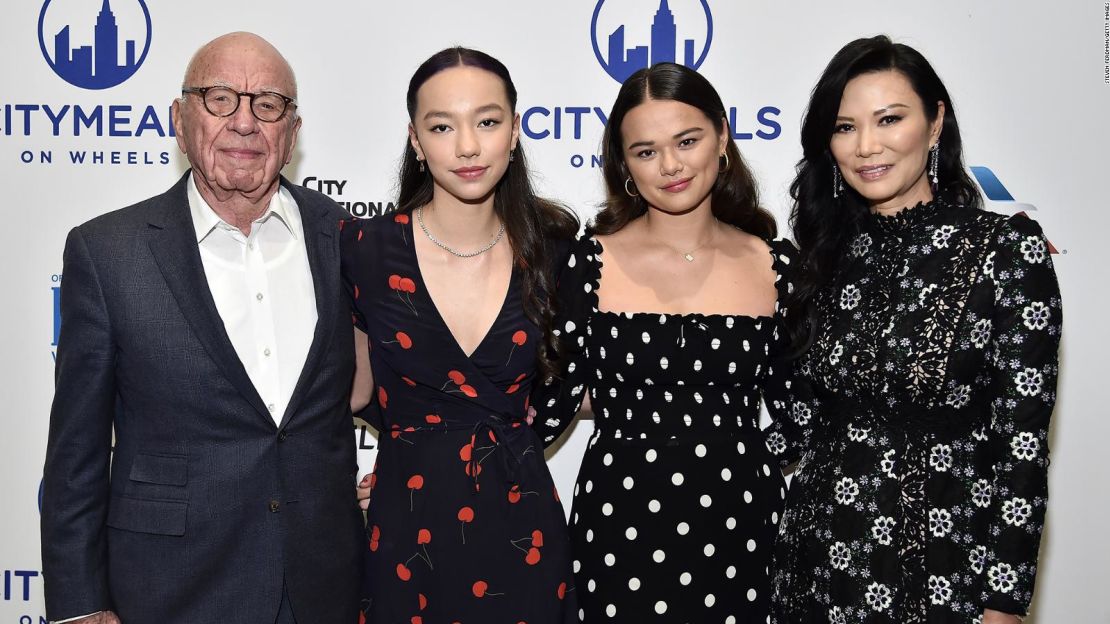 Rupert Murdoch, Grace Murdoch, Chloe Murdoch y Wendi Murdoch asisten a la 33ª edición del Power Lunch For Women de Citymeals On Wheels en The Plaza Hotel el 19 de noviembre de 2019 en Nueva York.