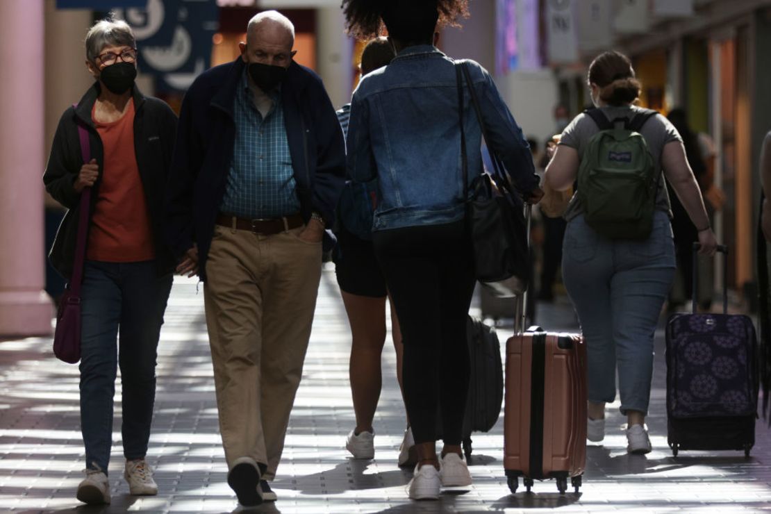 CNNE 1190114 - americans travel ahead of labor day weekend as cdc recommends unvaccinated stay home