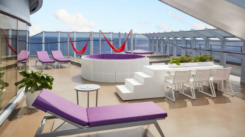 Virgin Voyages Massive Suites: los huéspedes de las suites tienen su propio equipo de miembros de la tripulación para ayudarles en todo lo que necesiten, desde deshacer su maleta hasta reponer su interminable bar para que la fiesta nunca pare, ni siquiera cuando camines por la pasarela exterior. Crédito: Virgin Voyages