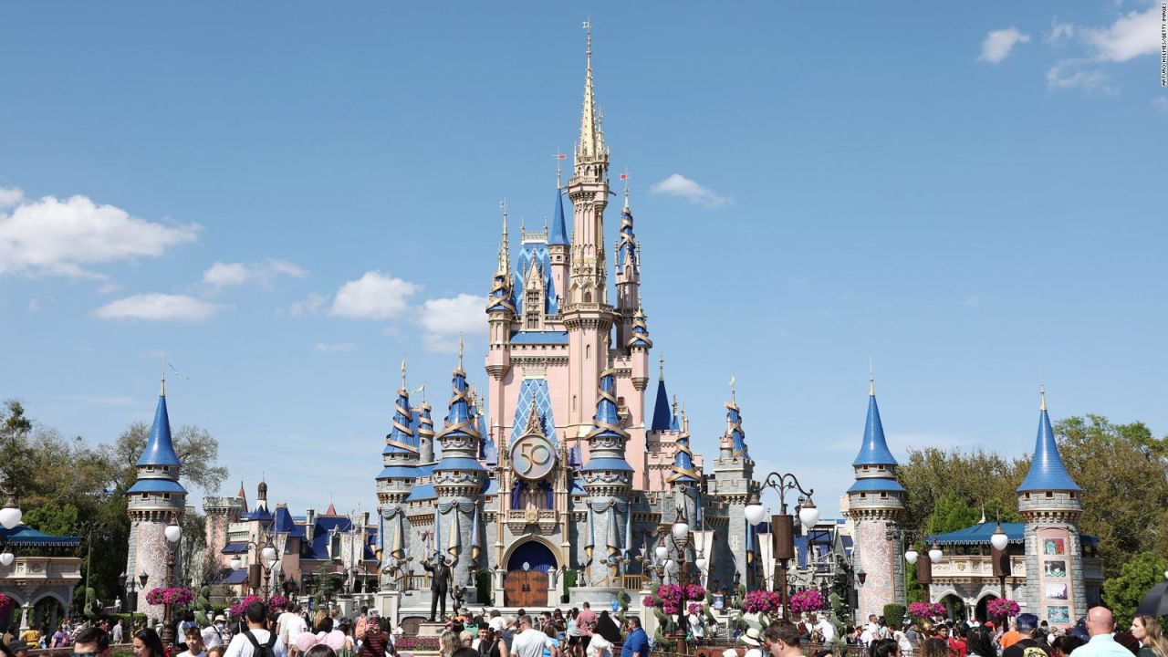 CNNE 1190554 - gobernador de florida la emprende contra disney