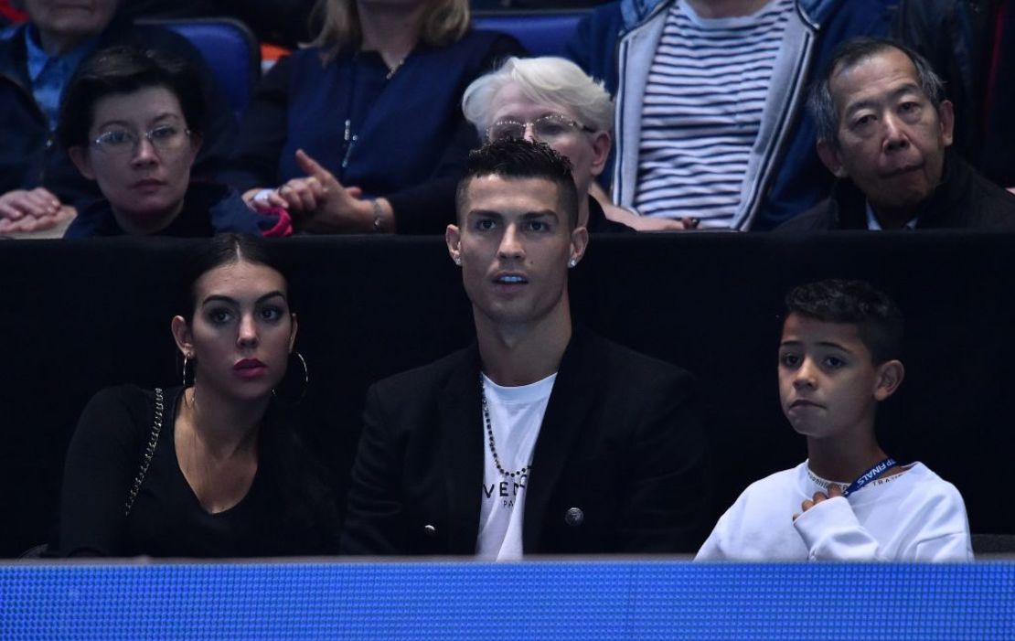 Cristiano Ronaldo con Georgina Rodríguez y Cristiano Jr. en 2018.