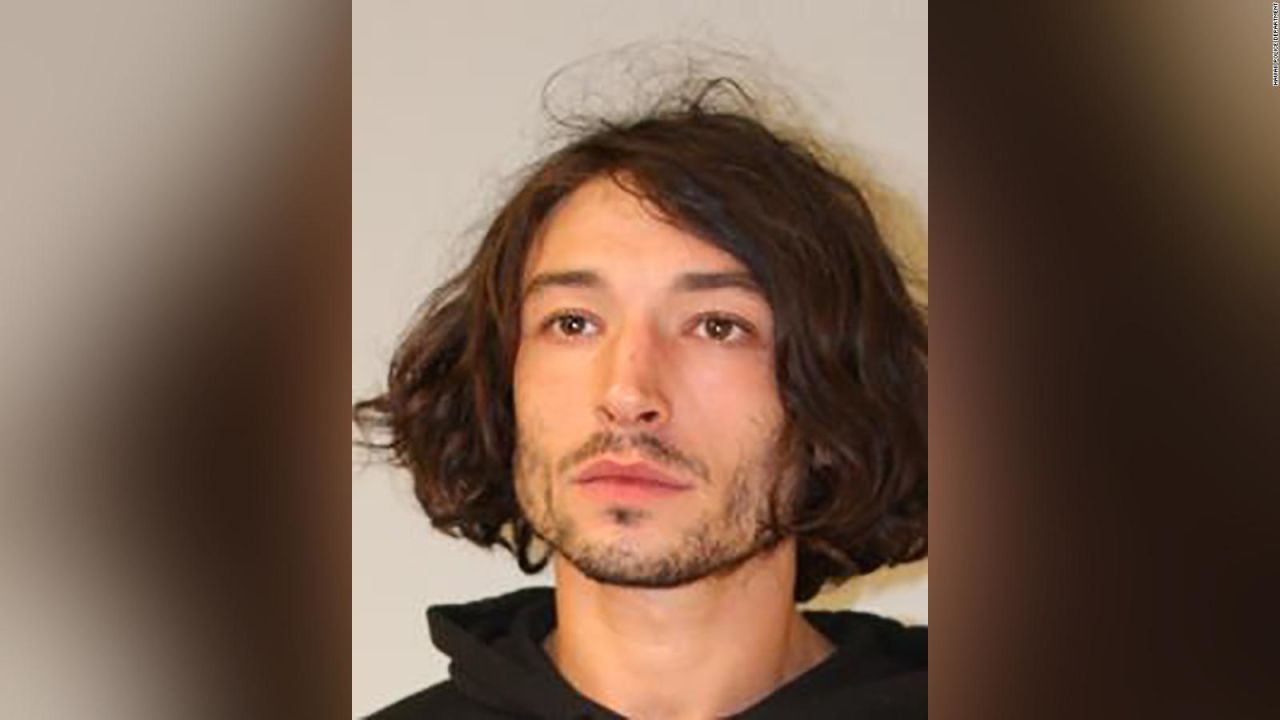 CNNE 1191059 - ezra miller fue arrestado por agresion