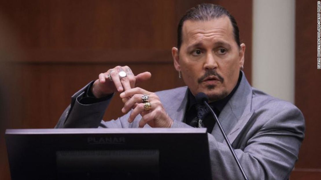 Johnny Depp testificando el miércoles en su caso de difamación contra Amber Heard.