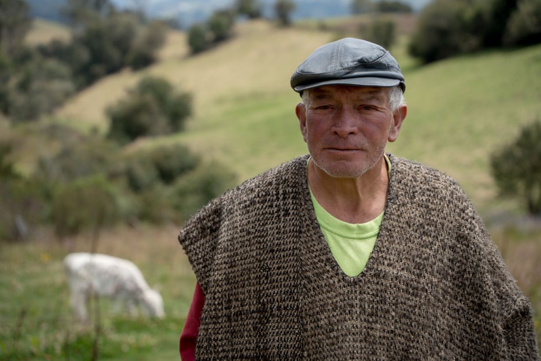 Oswaldo Barriga es un campesino de la zona del Sumapaz, que tiene una reserva natural para proteger el páramo.