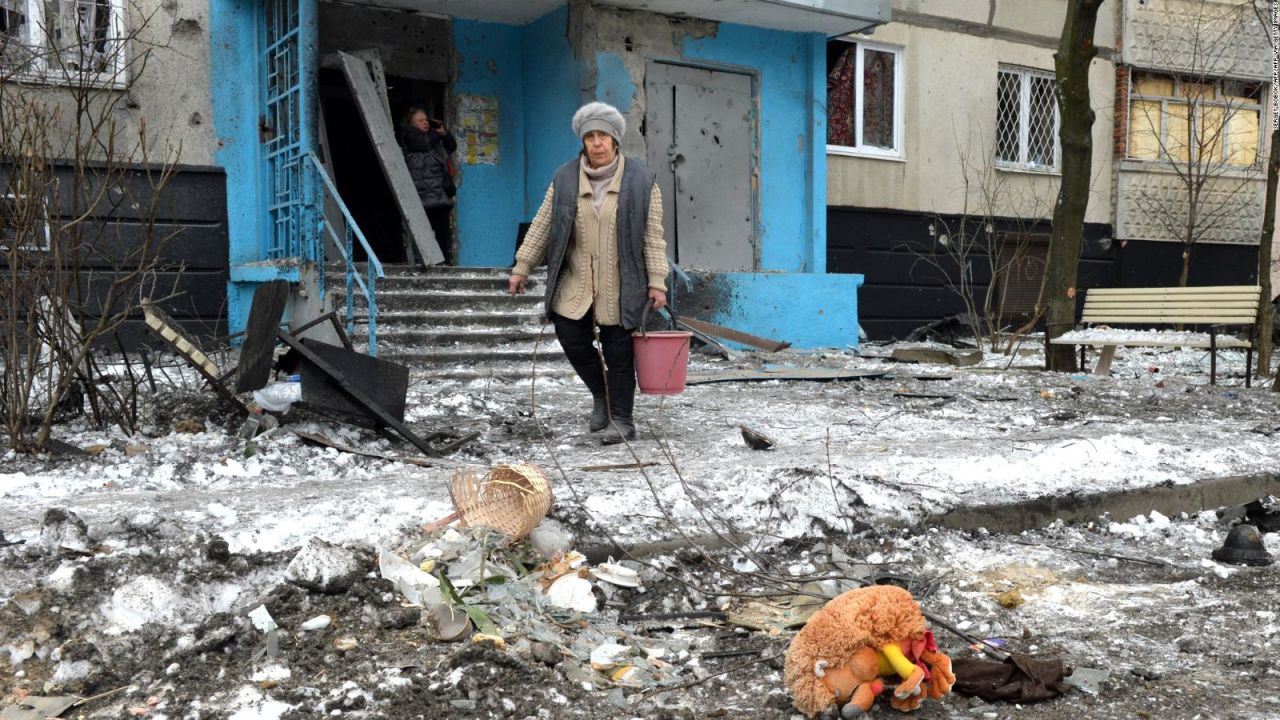 CNNE 1192025 - evacuan a civiles mientras empeora la situacion en mariupol