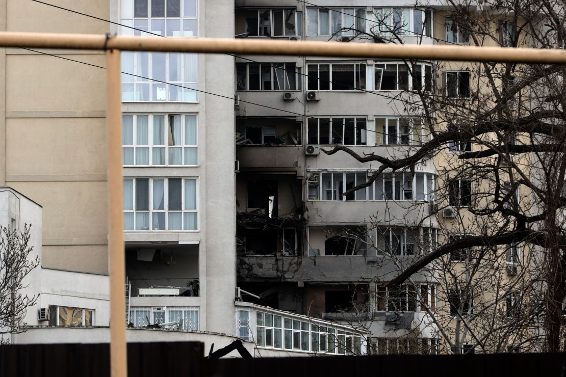 Un edificio dañado en Odesa después de un ataque con misiles, el sábado 23 de abril.