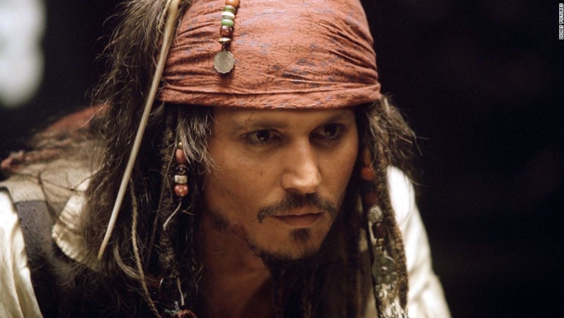 Johnny Depp como el capitán Jack Sparrow en "Piratas del Caribe: La maldición del Perla Negra".