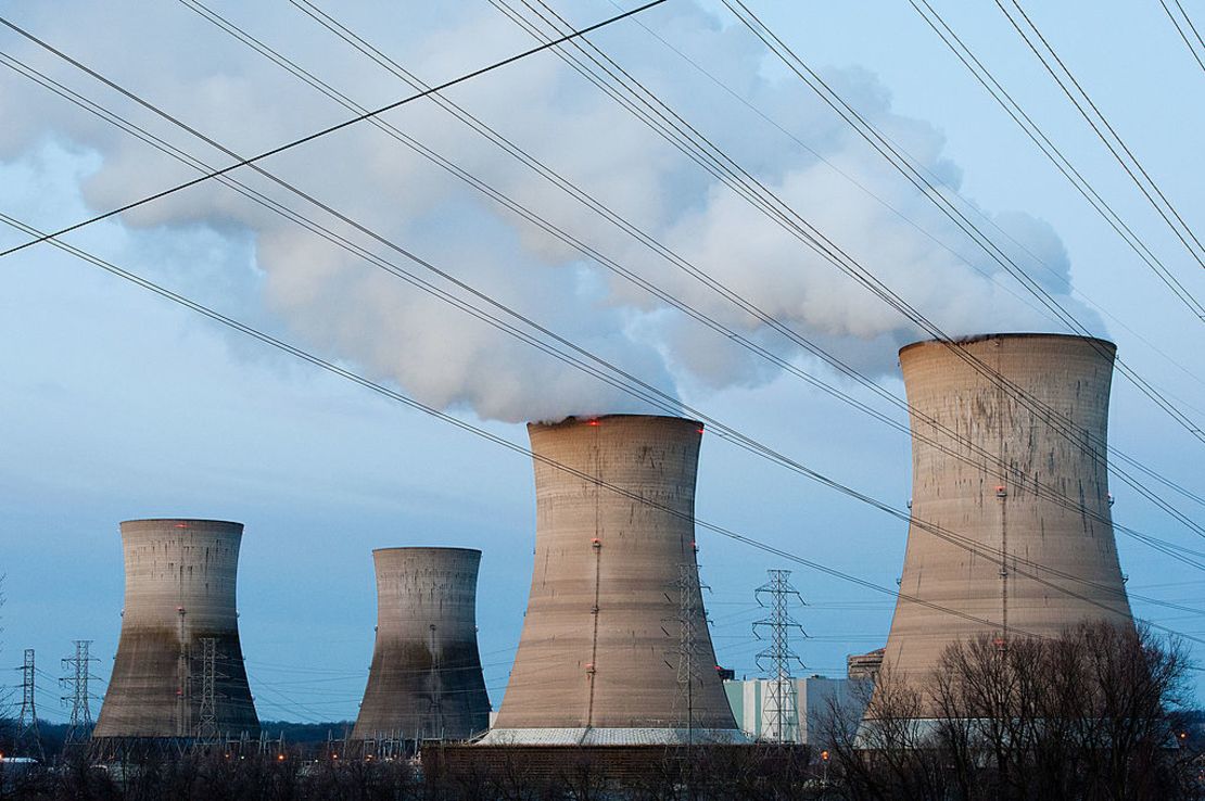 La planta nuclear de Three Mile Island en las primeras horas de la mañana del 28 de marzo de 2011 en Middletown, Pensilvania.