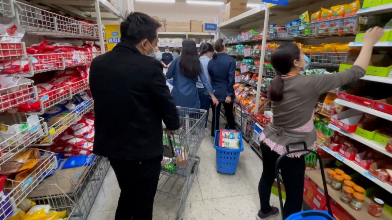 CNNE 1197032 - compras de panico en beijing ante eventual confinamiento
