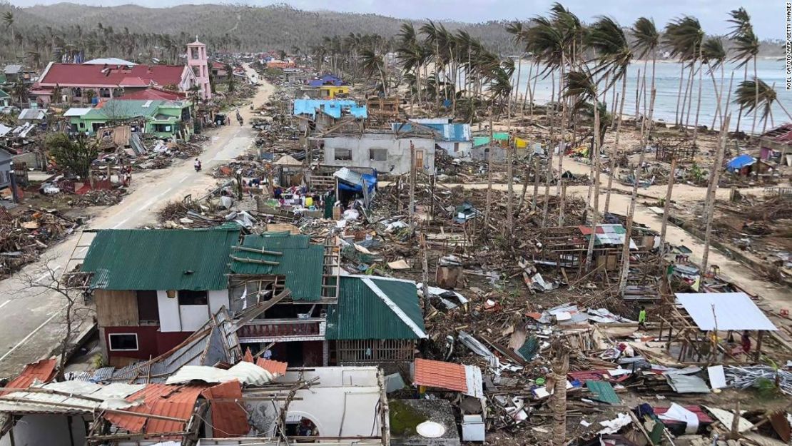 Destrucción del tifón Rai, un supertifón de categoría 5, en la isla de Siargao, en Filipinas, en diciembre de 2021.