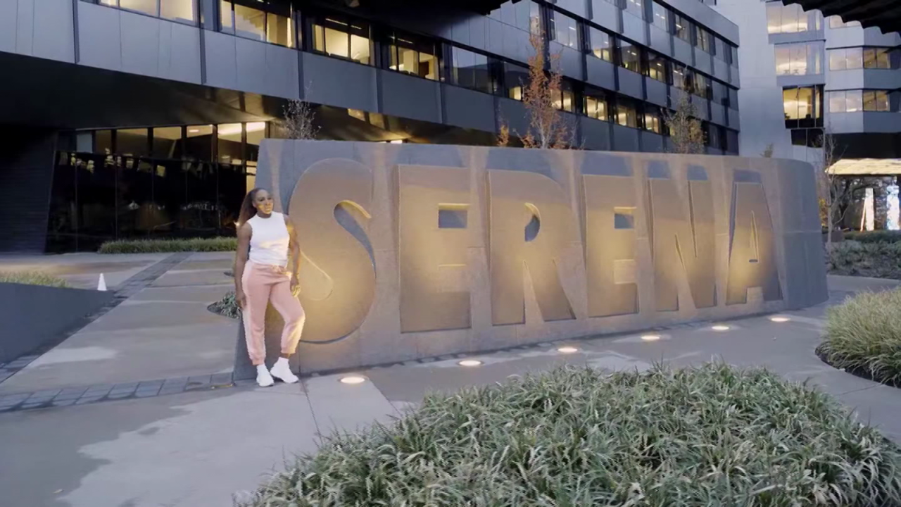 CNNE 1198110 - nike reconoce grandeza de serena williams con edificio