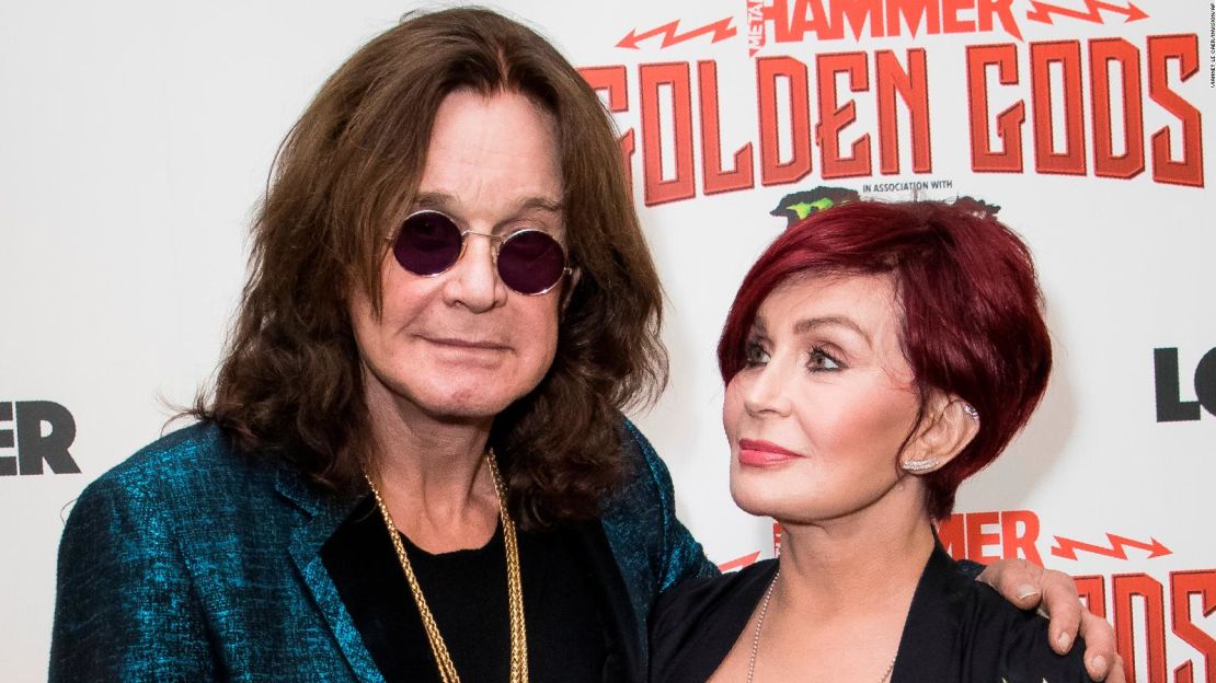 Ozzy Osbourne, y su esposa, Sharon Osbourne, en los premios Metal Hammer Golden God en Londres en junio de 2018.