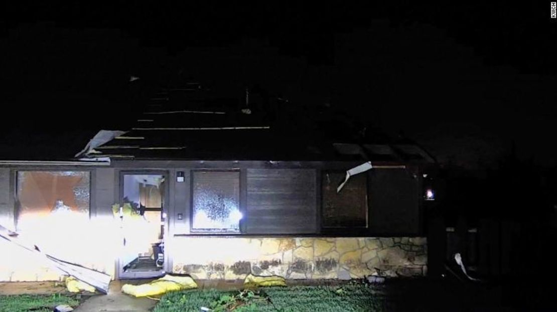 Algunos de los daños causados ​​por el tornado en Andover, Kansas.