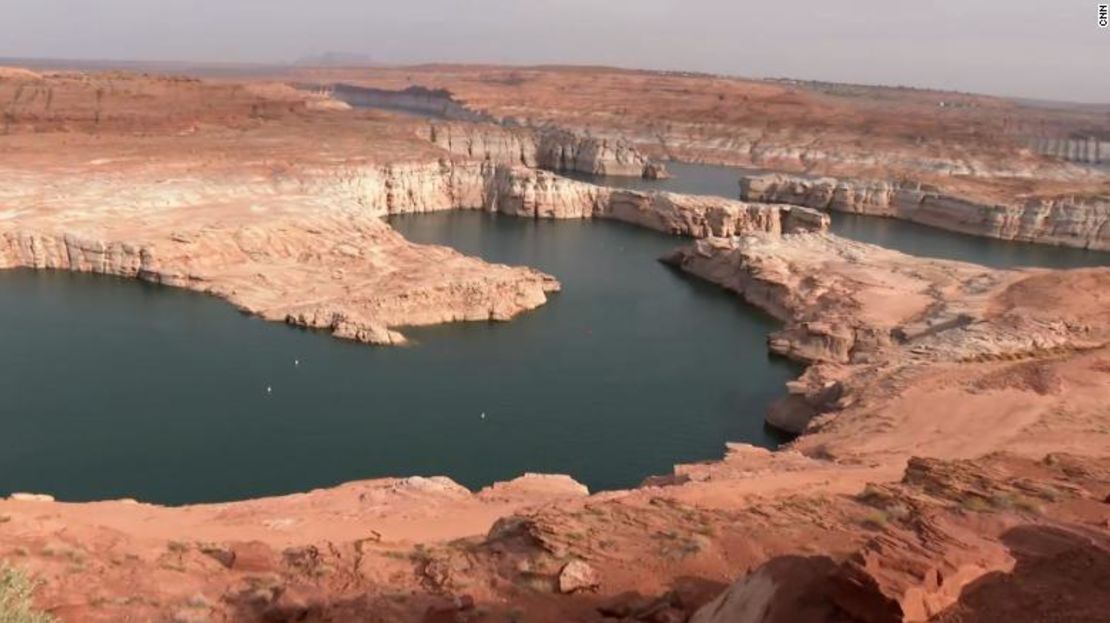 A medida que disminuyen los niveles de agua en el lago Powell, también lo hace la producción de energía hidroeléctrica.