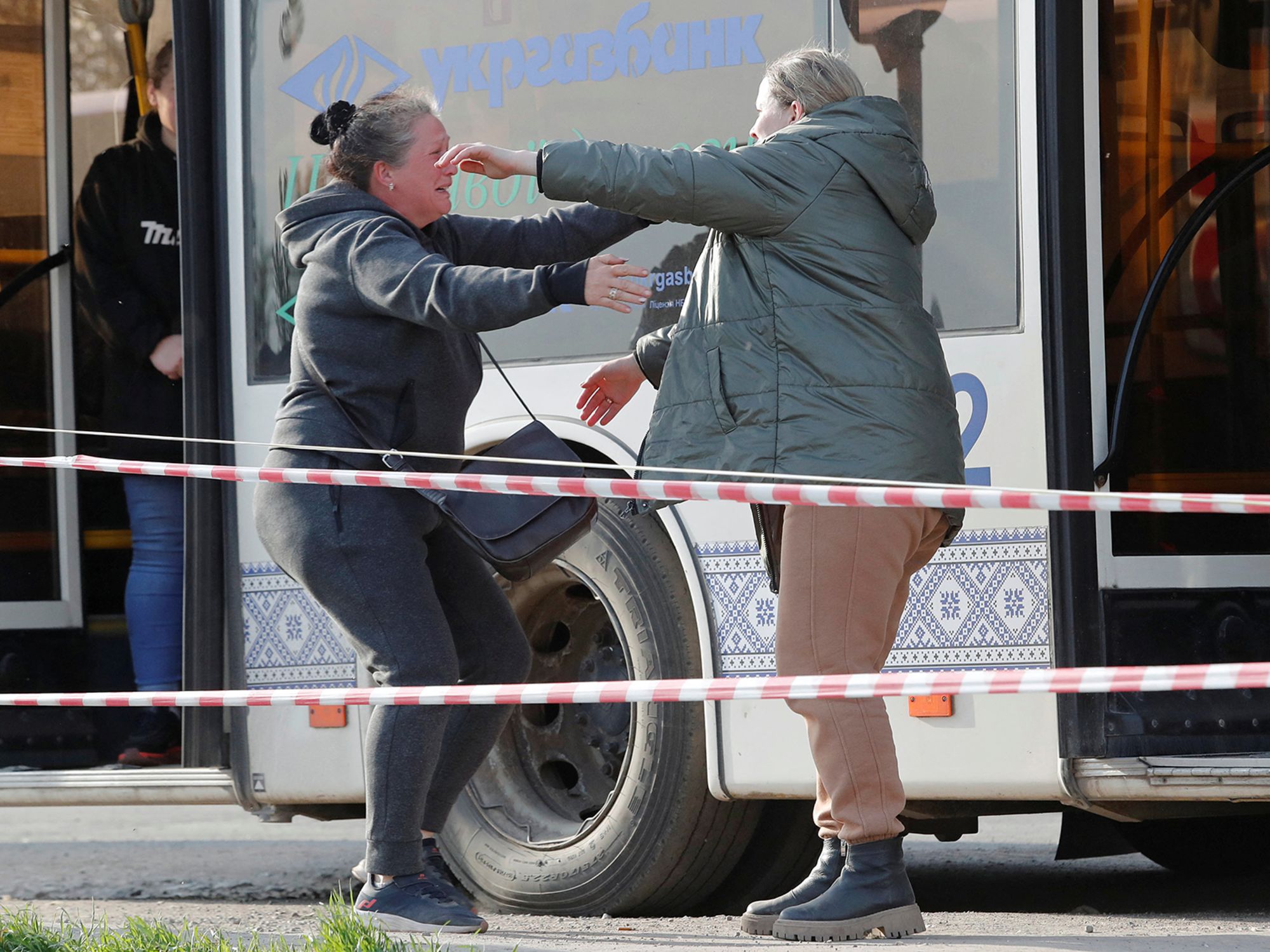 CNNE 1199972 - evacuees from mariupol arrive at a temporary accommodation centre in bezimenne