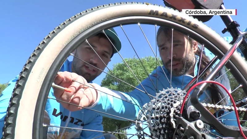 Argentinos irán hasta el mundial de qatar ¡en bicicleta! | cnn