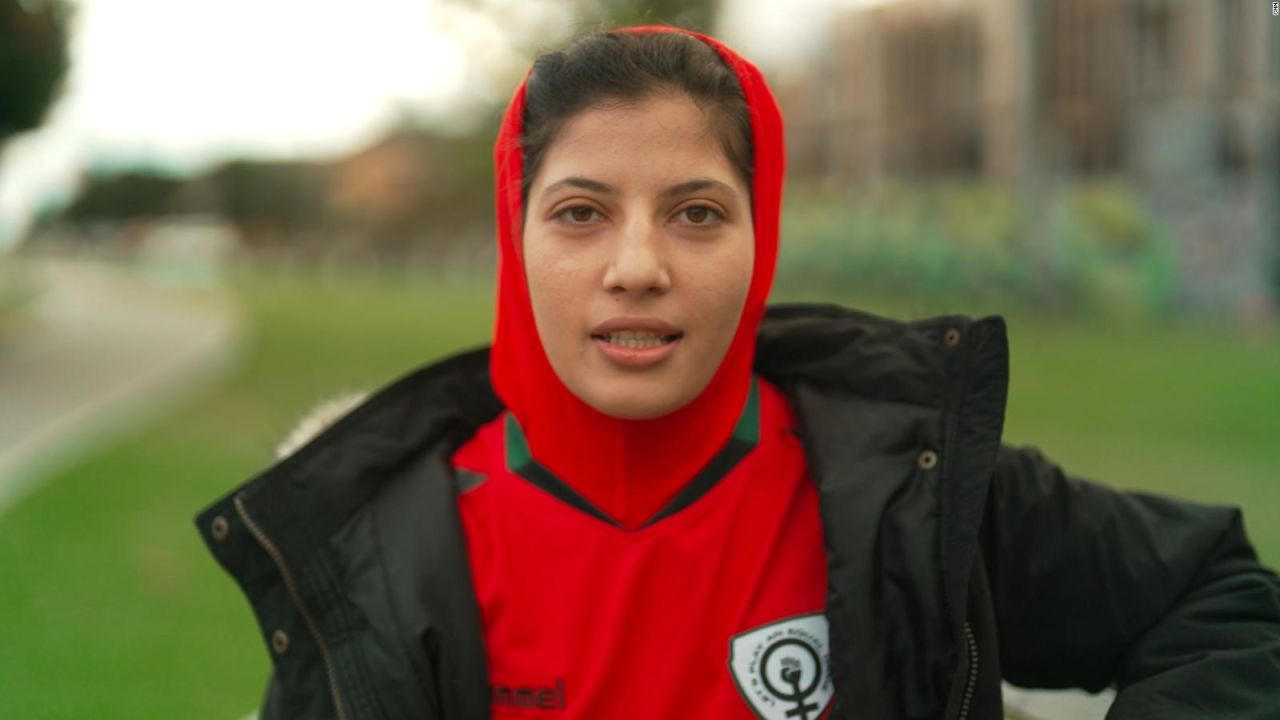 CNNE 1200421 - "queme todo lo que gane"- el peligro de ser mujer y futbolista en afganistan
