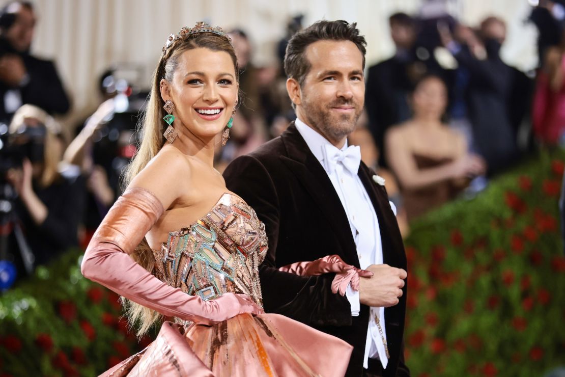 De izquierda a derecha: los copresidentes de la Met Gala Blake Lively y Ryan Reynolds.