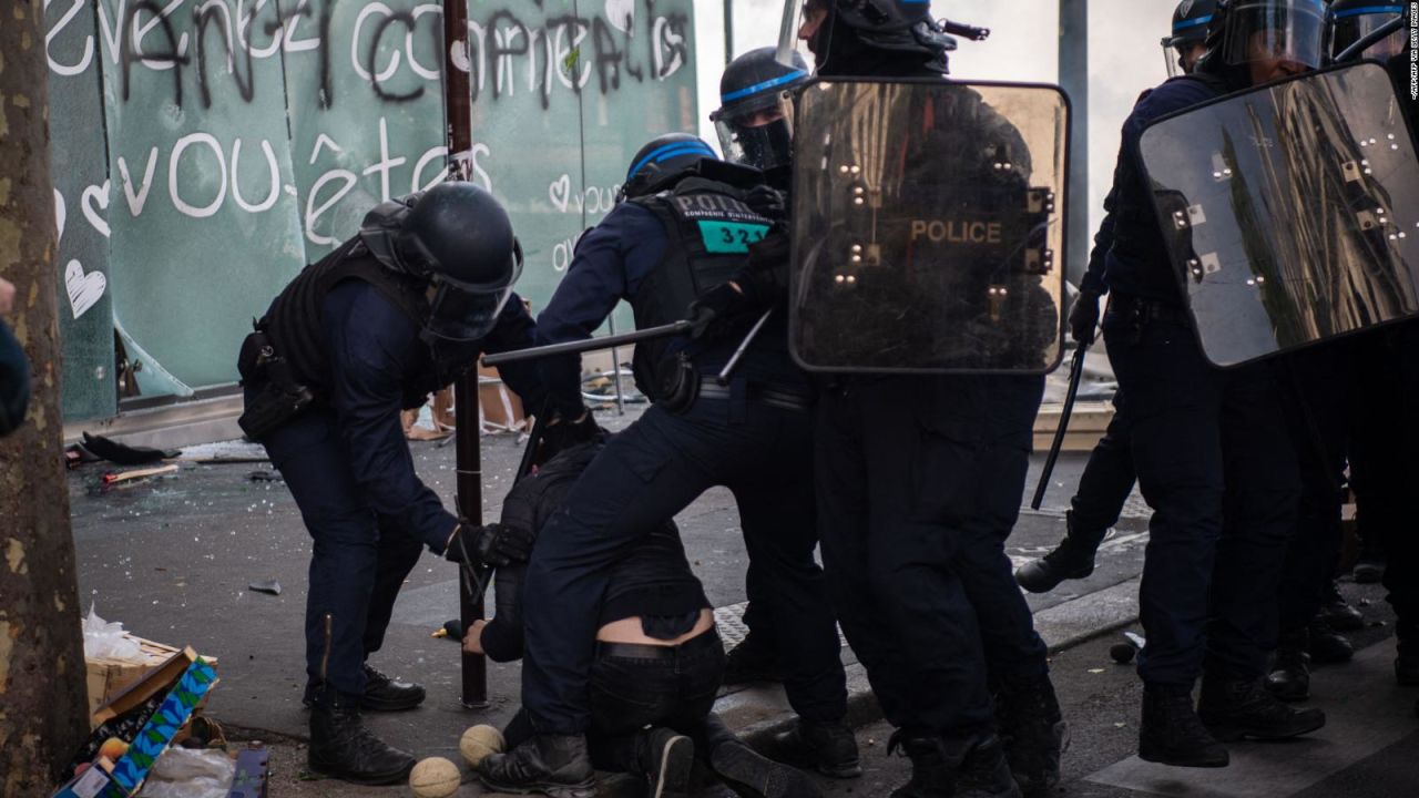 CNNE 1200634 - arrestan al menos 45 personas tras violentas protestas en paris