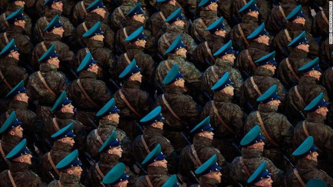 Militares rusos en un ensayo de desfile el 28 de abril.