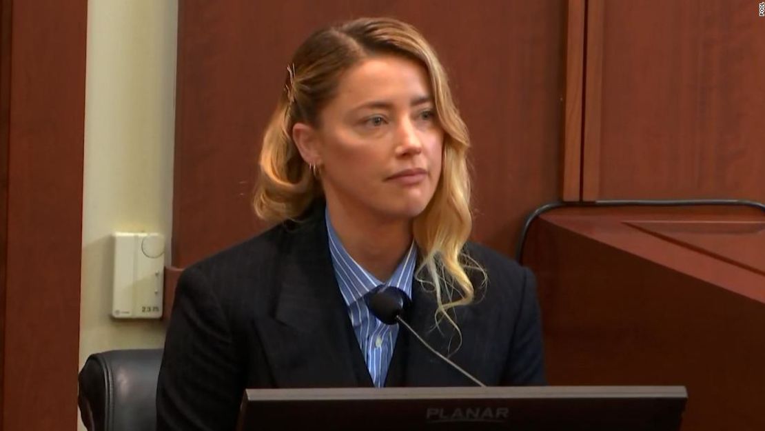 Amber Heard testifica en la corte este miércoles.