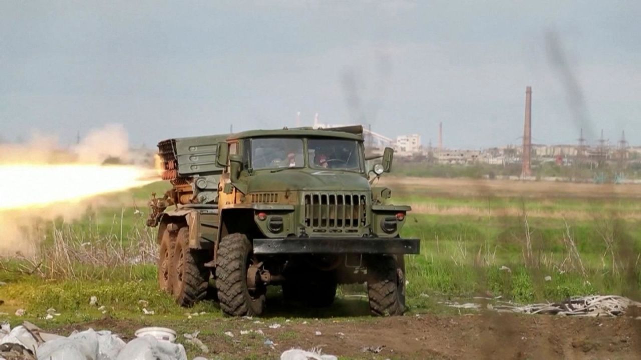 CNNE 1202616 - tropas ucranianas defienden a cientos de civiles en una planta siderurgica de mariupol