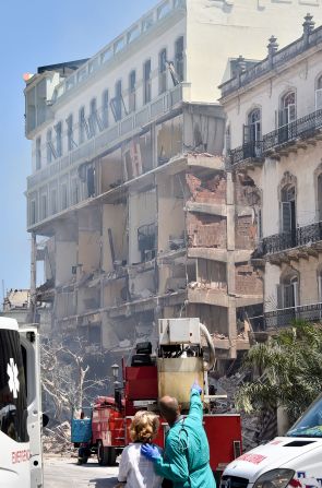 Así se ve la fachada del hotel tras la explosión.