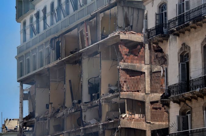 Otra vista de la destrucción causada por la explosión.