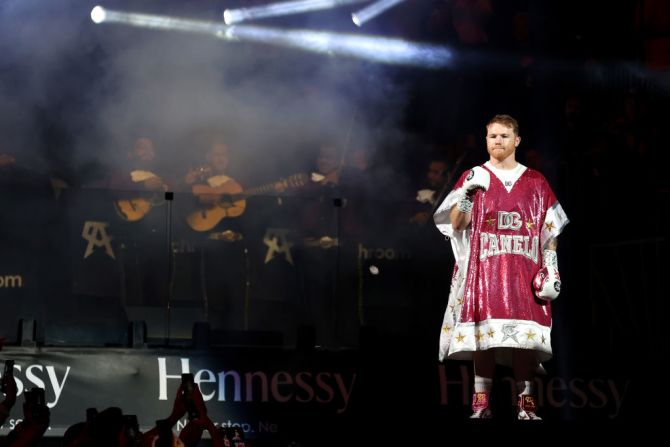 Canelo Álvarez apareció en el ring al ritmo de la música de mariachi.