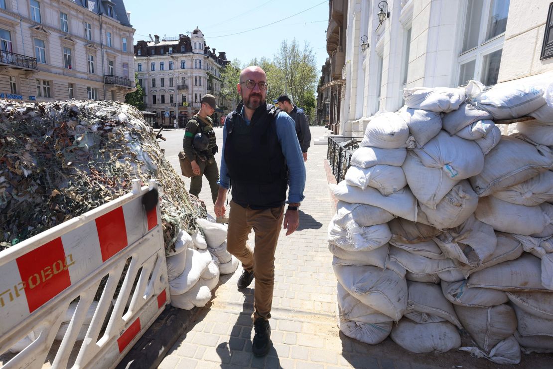 El presidente del Consejo Europeo, Charles Michel, es visto durante su visita a Odesa, Ucrania, el 9 de mayo, en esta imagen publicada por la oficina de prensa del Consejo Europeo.