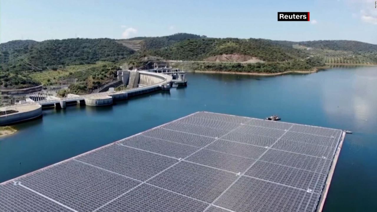 CNNE 1204988 - este es el parque solar flotante mas grande de europa