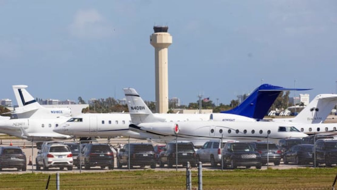 El pasajero aterrizó el avión privado en el Aeropuerto Internacional de Palm Beach.LANNIS WATERS/THE PALM BEACH POST/USA TODAY NETWORK/Reuters