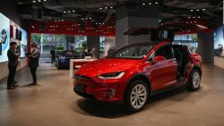 CNNE 1205646 - las ventas de tesla en china caen un 98%