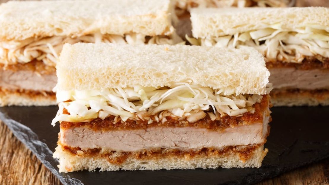El katsu sando japonés consiste en una chuleta de cerdo frita.Crédito: FomaA/Adobe Stock