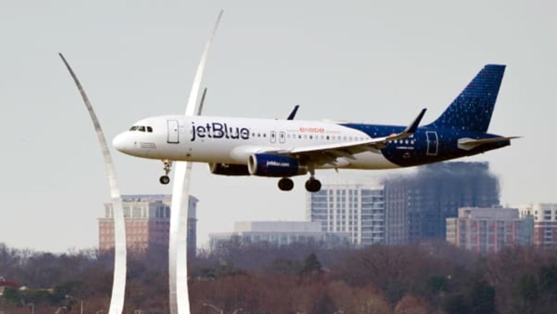 JetBlue ocupó el primer lugar en satisfacción de los pasajeros de primera clase/clase ejecutiva y económica premium.