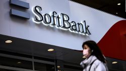 CNNE 1206400 - fondos de softbank reportan perdidas