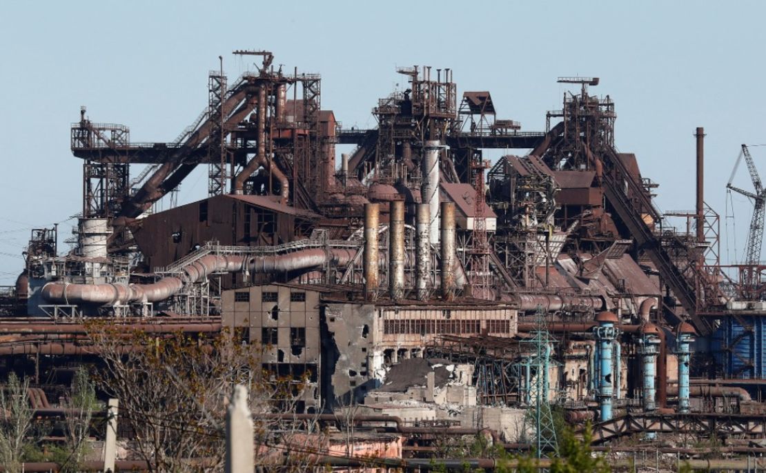 La planta siderúrgica de Azovstal, en la ciudad portuaria de Mariúpol (Ucrania), muy dañada el 12 de mayo.