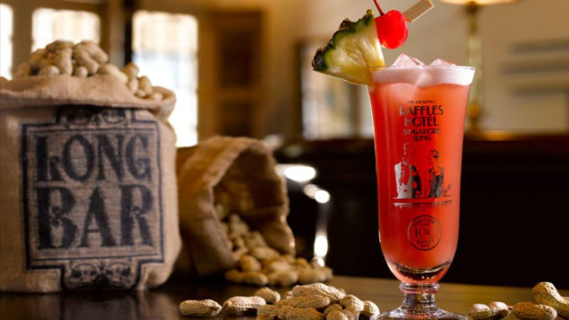 El Singapore Sling existe desde hace más de 100 años.Crédito: cortesía de Raffles Singapore