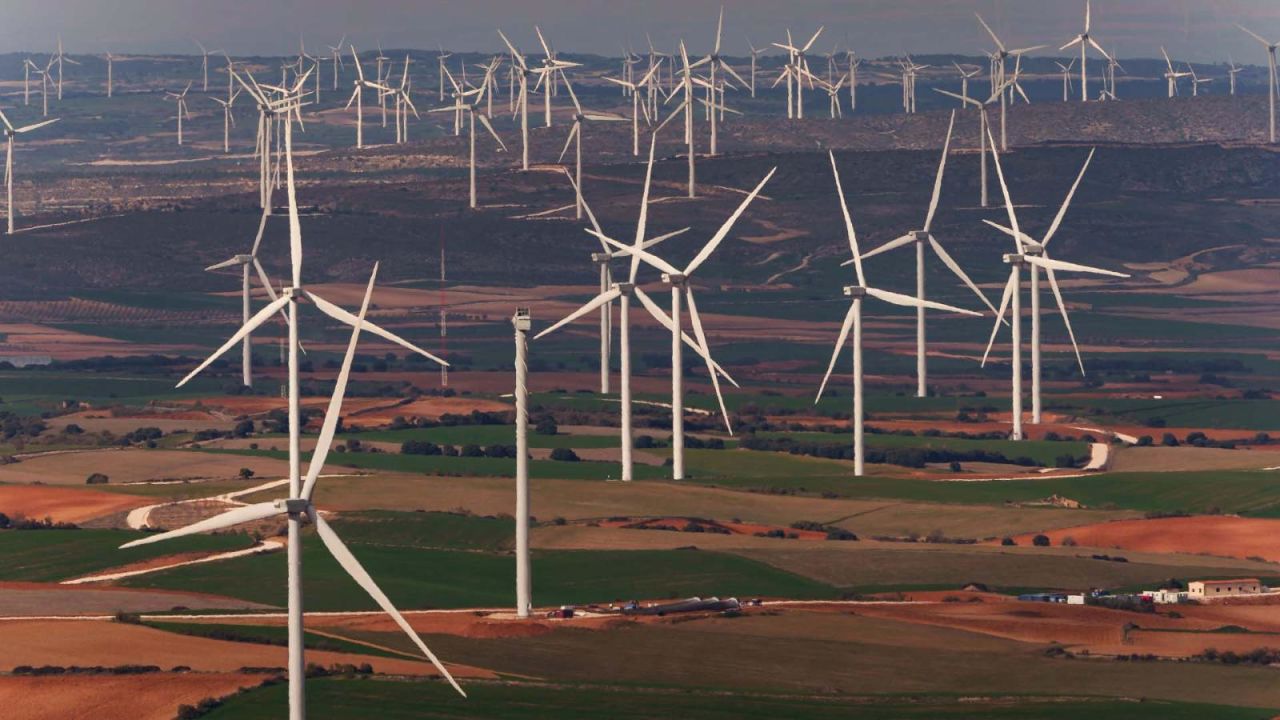 CNNE 1207161 - espana aprobo un decreto para abaratar la energia electrica