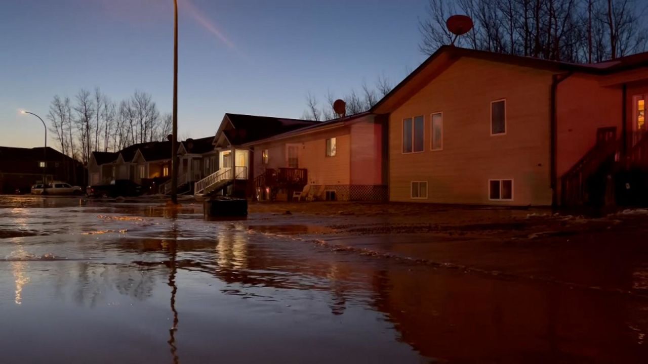 CNNE 1207273 - danos y evacuaciones en canada por inundaciones masivas