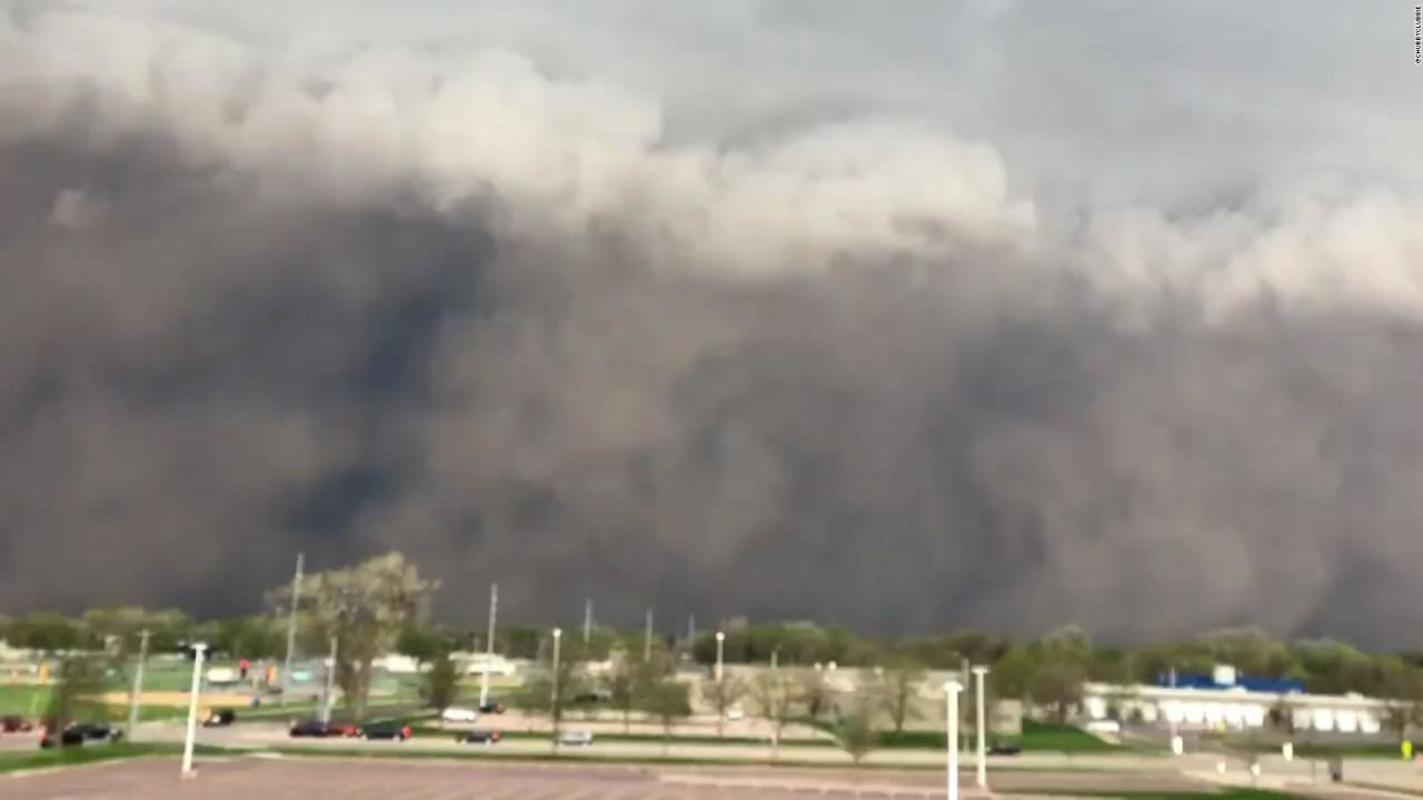 CNNE 1207297 - masivas tormentas de polvo en nebraska y dakota del sur