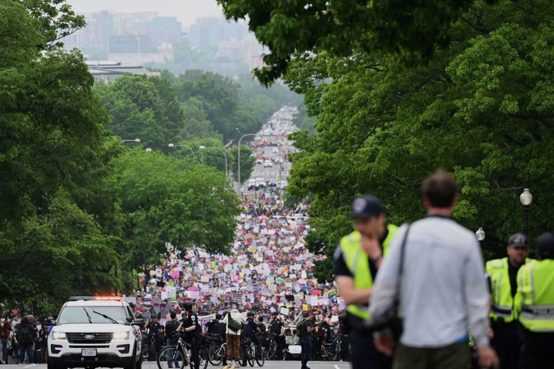 Activistas participan en la marcha “Bans Off Our Bodies” (“Sin prohibiciones sobre nuestros cuerpos”) que apoyan el acceso al aborto en Washington. Crédito: Mandel Ngan/AFP/Getty Images