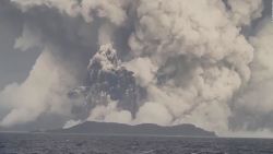 CNNE 1209517 - volcan de tonga- la erupcion mas fuerte en 140 anos