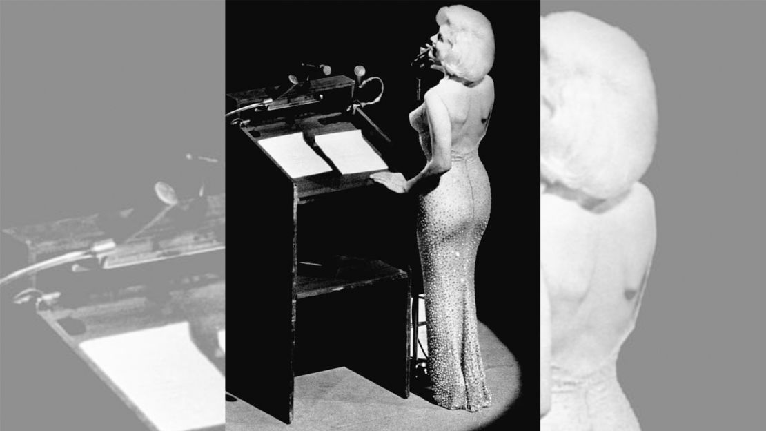 Marilyn Monroe canta "Feliz cumpleaños" al presidente John F. Kennedy en el Madison Square Garden, por su próximo 45 cumpleaños. Crédito: Archivo Bettmann/Getty Images