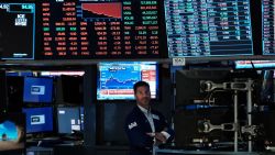 CNNE 1210214 - acciones globales pierden tras caida en wall street