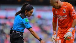 CNNE 1210241 - ella es karen diaz, la arbitra mexicana que va al mundial