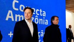 CNNE 1211093 - musk, el hombre mas rico del mundo, se reune con bolsonaro